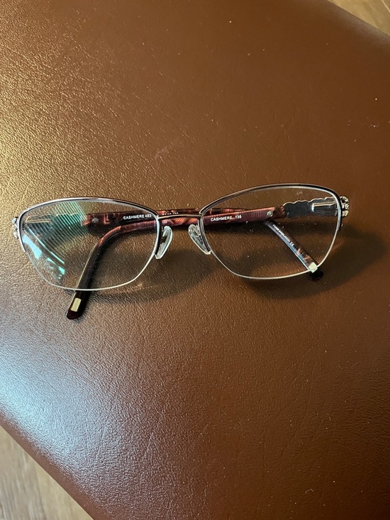 Rhinestone Accent Clear Frame Glasses with Pink Marble Temples